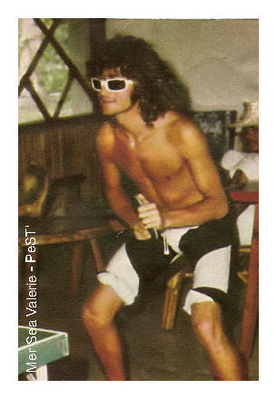 Michel_jouant_au_ping_pong_1_7